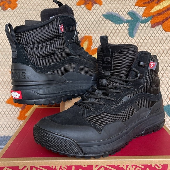 Vans WMNS Ultrarange Exo
Black/Black
VN0A4BVSBKA
Boots Sneakers - Picture 9 of 16